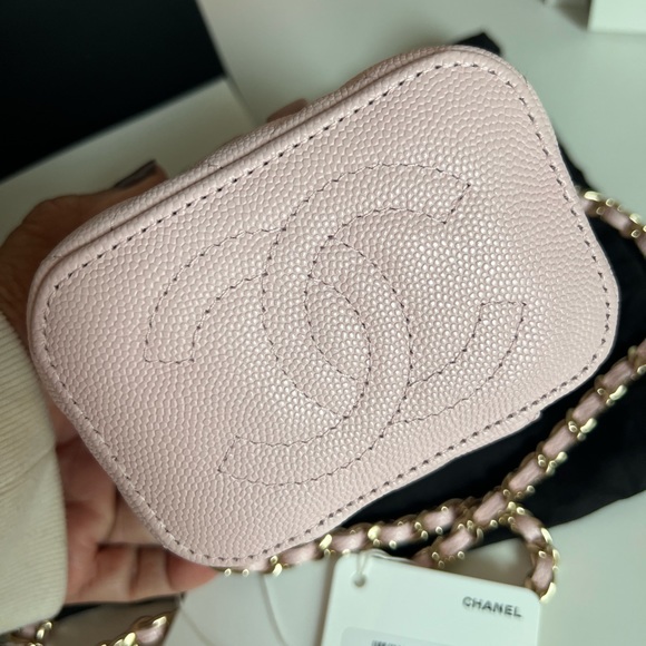CHANEL
Light Pink Quilted Caviar Leather Mini Vanity Case With Chain Bag - Picture 3 of 11